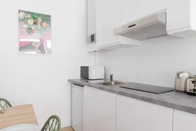 Charming Apartment Near Gare De L'Est Paris