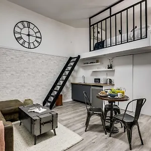 Modern French Studio In Appartement