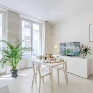 Apartment Jardin Saint Honore, Paris